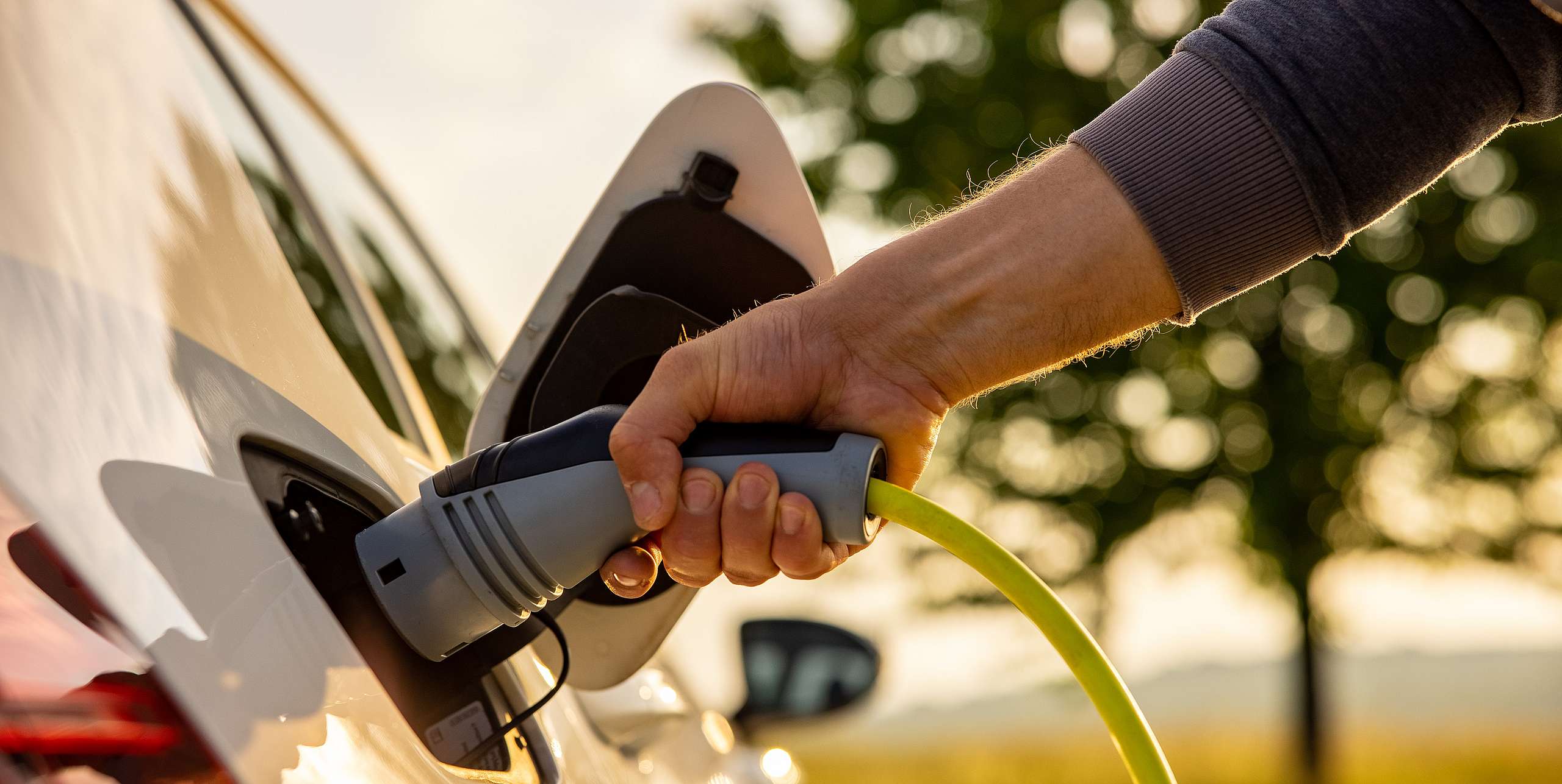 Promoting e-mobility through charging station leasing with grenke