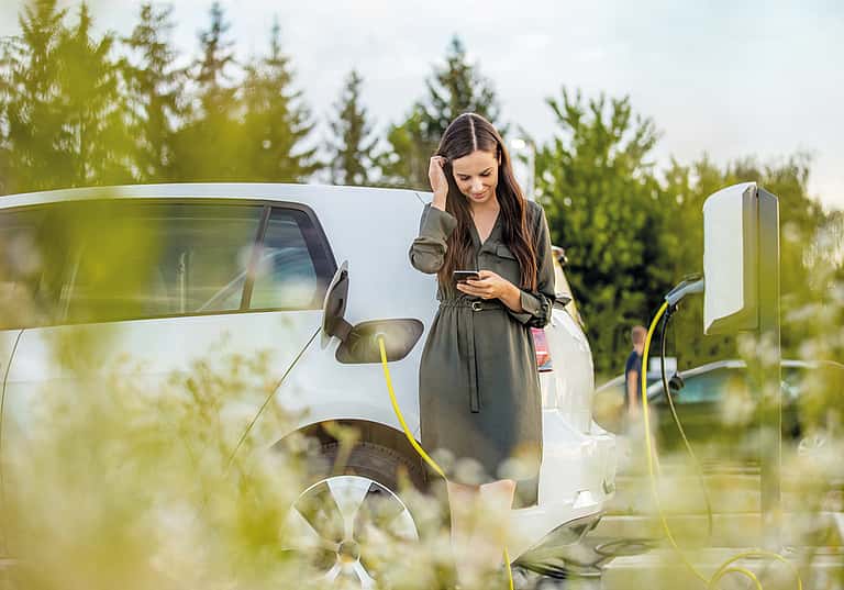 Experience the advantages of charging stations for e-mobility with grenke – convenient, sustainable and energy-efficient