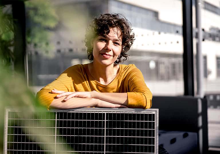 Experience photovoltaic leasing with Grenke – cost savings, flexibility and sustainability
